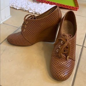 Tory Burch Vegan Leather Wedges 😻